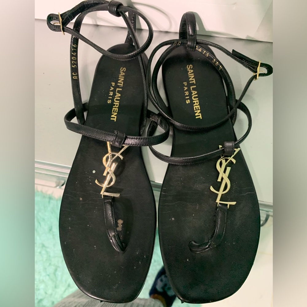 YSL Cassandra flat sandals in good condition No scratches. Size 36.5. No dustbag